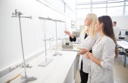 Minint moterų moksle dieną: Lietuvoje didžioji dauguma mokslininkų – moterys